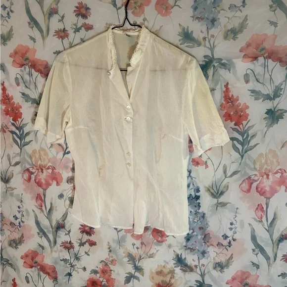 Vintage Elegant Cream Button-Up Women's Top - Picture 2 of 10